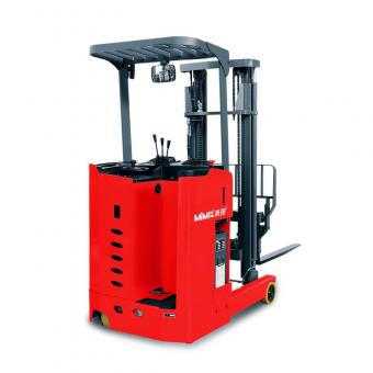 Schubmaststapler mit Fahrerstand