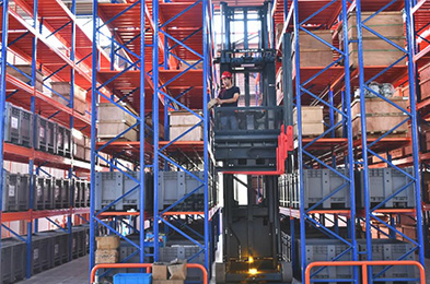 Materialhandhabung von Forvance – Hochhubwagen