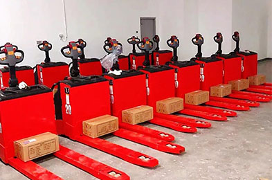 21 Einheiten Forkvance-Materialtransportgeräte an Kunden geliefert
