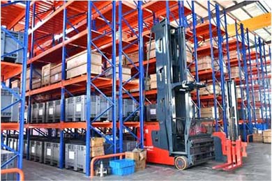 Forkvance Man-up Turret Truck MCC16 Gabelstapler ---- Minimaler Platzbedarf, schafft maximalen Wert!